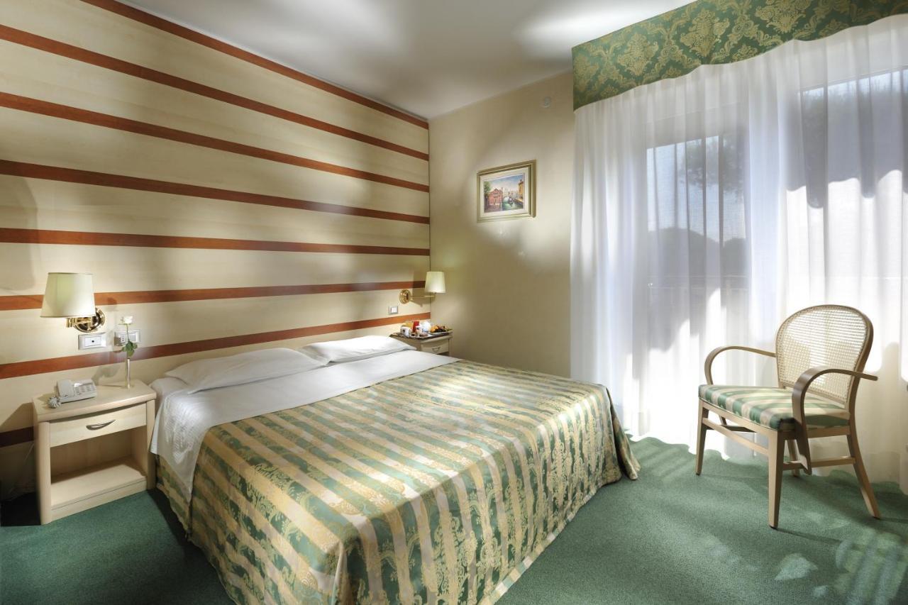 Hotel Arizona Lignano Sabbiadoro Chambre photo